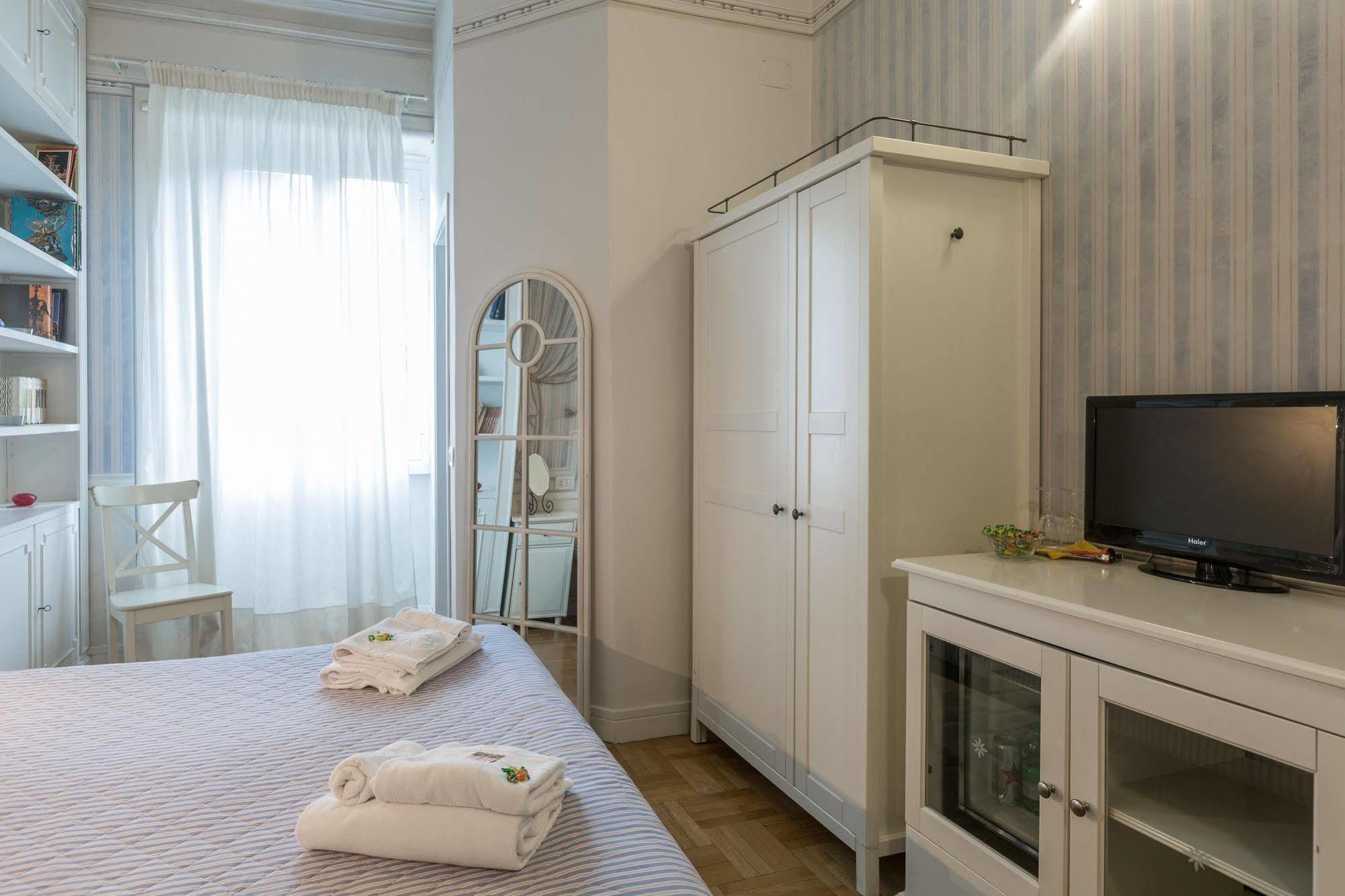 Suites Piazza Del Popolo Рим Екстер'єр фото
